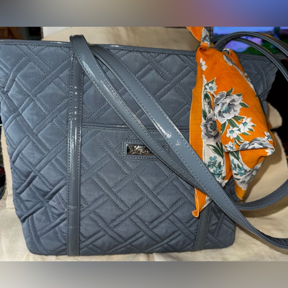 Vera Bradley Gray Quilted Fabric Tote Bag w/ Faux Patent Leather Trim -Like New